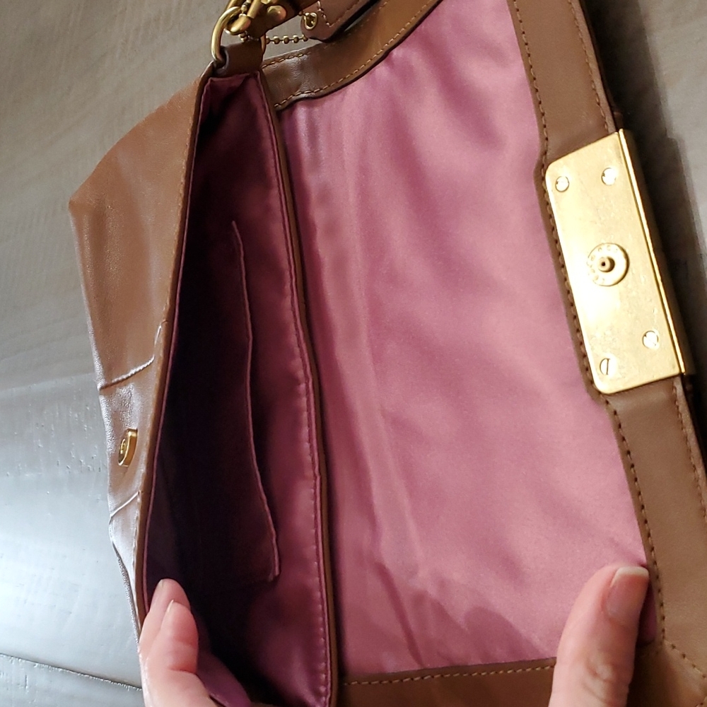 Light brown leather Coach wristlet clutch - Picture 3 of 5